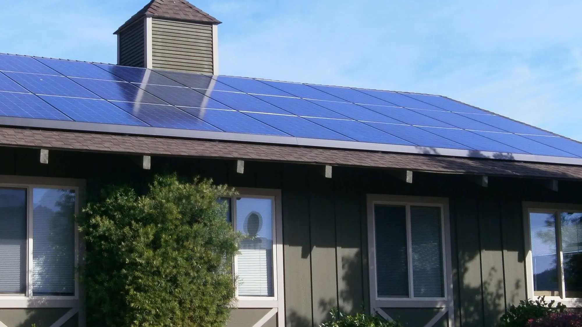 A Northern California home with a rooftop solar array installed by Straight Line
